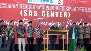 FOTO: Ketua Banggar DPR RI MH Said Abdullah, Rektor UTM Prof. Dr. Safi’, serta Bupati Bangkalan, Lukman Hakim saat peresmian Gedung Said Abdullah Sport Center (SAS Center) Universitas Trunojoyo Madura (UTM), Sabtu (22/11/2025).