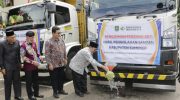 FOTO: Pemkab Sumenep menjalin kerjasama dengan PT Solusi Bangun Indonesia Tbk (SBI), pemanfaatan Refuse Derived Fuel (RDF), bahan bakar alternatif hasil olahan sampah yang ditandai dengan pengiriman perdana sebanyak 24,1 ton RDF, Kamis (6/11/2025), di Pendopo Agung Keraton Sumenep.