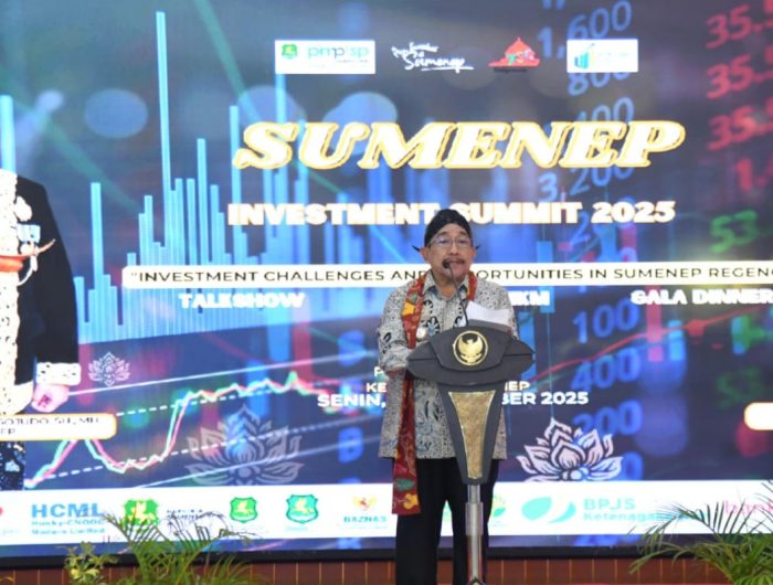 FOTO: Wakil Bupati Sumenep, KH. Imam Hasyim saat menyampaikan sambutan dalam gelaran Sumenep Investment Summit (SIS) 2025, di Pendopo Agung Keraton Sumenep, Senin (10/11/2025).