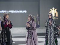 FOTO: Arinna Hijab Premium tampil memukau dalam gelaran Surabaya Fashion Parade (SFP) 2025 yang berlangsung di Convention Hall Tunjungan Plaza 3, Level 6.