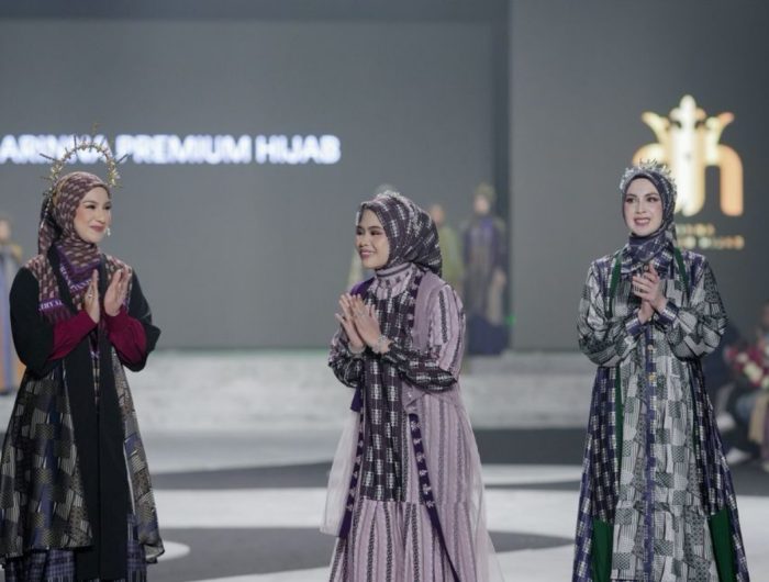FOTO: Arinna Hijab Premium tampil memukau dalam gelaran Surabaya Fashion Parade (SFP) 2025 yang berlangsung di Convention Hall Tunjungan Plaza 3, Level 6.