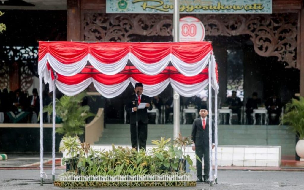 Wabup Pamekasan Sampaikan Tiga Keteladanan Pahlawan saat Upacara Hari Pahlawan 2025