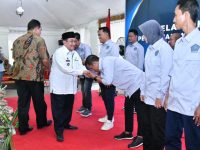 FOTO: Wakil Bupati Sumenep, KH. Imam Hasyim, saat menyalami Pengurus Persatuan Wartawan Indonesia (PWI) Kabupaten Sumenep periode 2025–2028, usai pelantikan, Rabu, 26 November 2025.