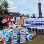 FOTO: Jaringan Media Siber Indonesia (JMSI) melalui JMSI Aceh, menyalurkan bantuan kemanusiaan untuk korban banjir bandang di Gampong Blang Cut, Kecamatan Meurah Dua, Kabupaten Pidie Jaya, Sabtu (6/12/2025).