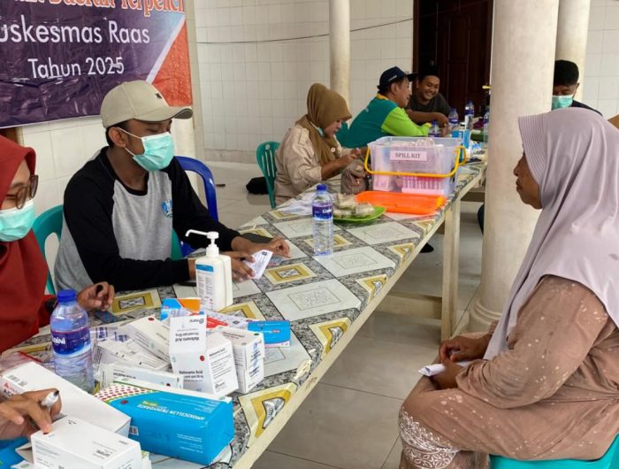 FOTO: Puskesmas Raas saat menggelar pelayanan kesehatan daerah terpencil pada Sabtu, 29 November 2025, di Desa Tonduk, Pulau Putri.