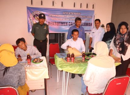 FOTO: Suasana rekrutmen karyawan SPPG Bercak Asri disambut antusias oleh warga di Kecamatan Cermee Kabupaten Bondowoso.