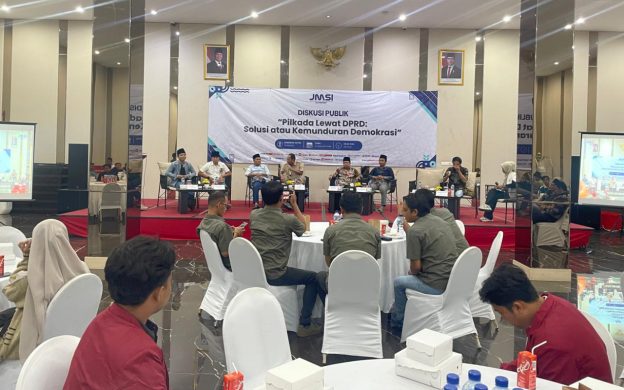 FOTO: Jaringan Media Siber Indonesia (JMSI) Sumenep menggelar Diskusi Publik bertema “Pilkadaewat DPRD: Solusi atau Kemunduran Demokrasi”, di Hotel Kaberaz, Rabu (21/1/2026).