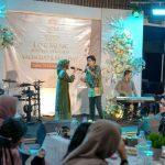 FOTO: Valen DA7 dan Mila DA7 saat tampil secara eksklusif Arinna Cafe & Resto Sumenep pada malam akhir pekan. (Ist/wartazone.com)
