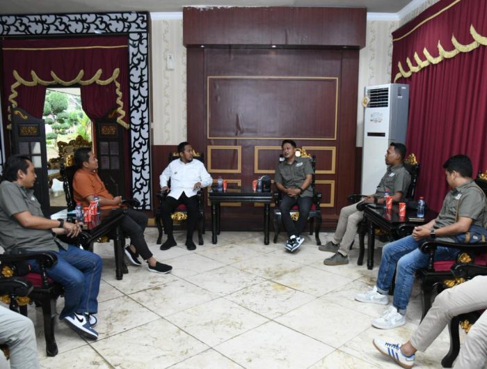 FOTO: Pengurus Jaringan Media Siber Indonesia (JMSI) Kabupaten Sumenep bersilaturahmi dengan Bupati Sumenep, Achmad Fauzi Wongsojudo. Selasa (27/1/2025) sore. (Panji Agira/wartazone.com)