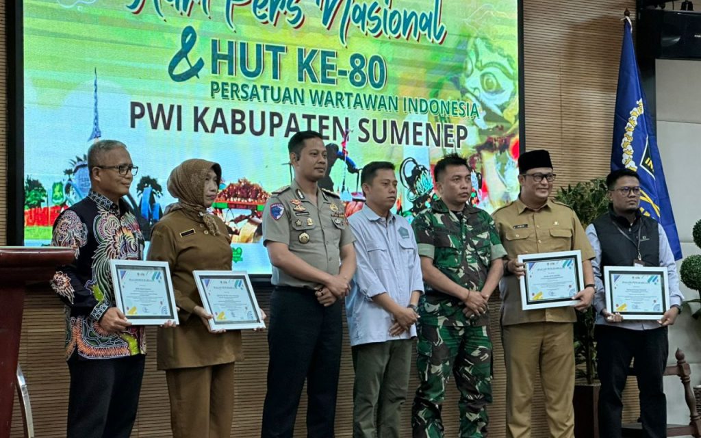 Literasi Keuangan Dinilai Jadi Fondasi Ekonomi Daerah, BPRS Bhakti Sumekar Dapat Apresiasi PWI Sumenep