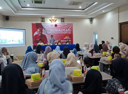 FOTO: Ratusan perempuan saat mengikuti sosialisasi Empat Pilar Kebangsaan yang digelar Anggota DPR RI Dapil Jawa Timur XI (Madura) Fraksi PDI Perjuangan, MH Said Abdullah, di Ballroom Hotel De Baghraf, Sumenep, Rabu (11/2/2026).