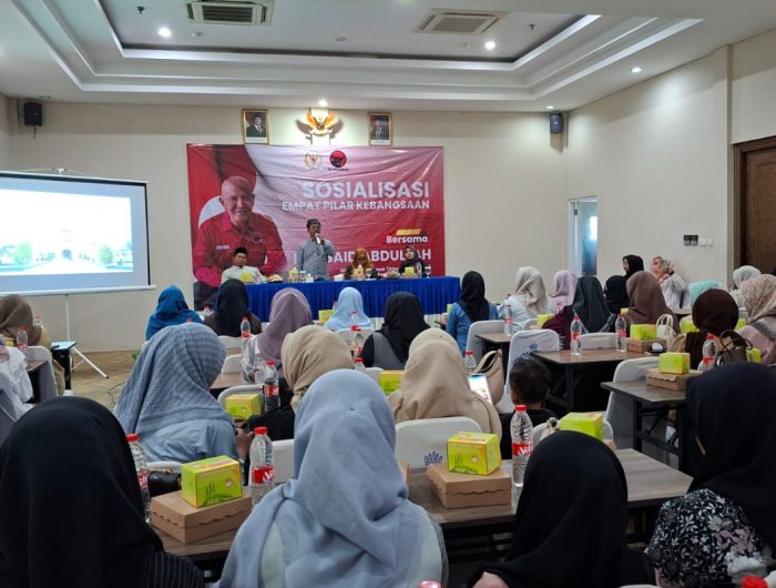 FOTO: Ratusan perempuan saat mengikuti sosialisasi Empat Pilar Kebangsaan yang digelar Anggota DPR RI Dapil Jawa Timur XI (Madura) Fraksi PDI Perjuangan, MH Said Abdullah, di Ballroom Hotel De Baghraf, Sumenep, Rabu (11/2/2026).