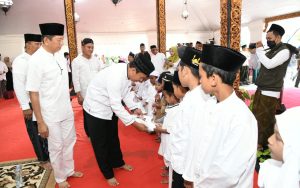 Momentum Isra’ Mi’raj di Sumenep, 757 Anak Yatim Terima Santunan Penuh Haru