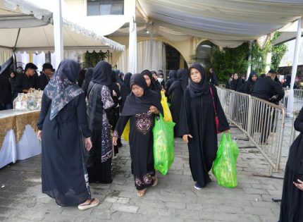 FOTO: Para jamaah saat mengikuti kajian muslimah yang digelar PT Arinna Makmur Sentosa Group, di Gedung Adi Poday Sumenep, menyambut Ramadhan 1447 Hijriyah. Minggu (15/2/2026).
