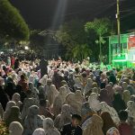 FOTO: Penyaluran zakat mal anggota DPR RI dari Fraksi PDI Perjuangan, MH Said Abdullah, kepada ribuan jamaah usai salat tarawih di Kabupaten Sumenep, Madura, Rabu (18/2/2026) malam.