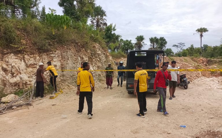 FOTO: Saat aparat penegak hukum mendatangi salah satu lokasi tambang galian C di Kabupaten Sumenep. (Ist/wartazone.com)
