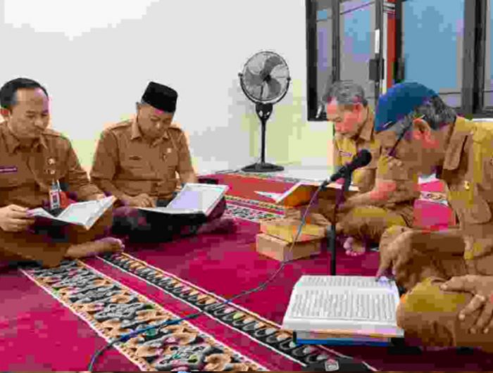 FOTO: Kepala Bappeda Kabupaten Sumenep, Arif Firmanto, bersama jajaran, saat menggelar yasinan rutin setiap Jumat serta tadarus Al-Qur’an di bulan suci Ramadan 1447 H.