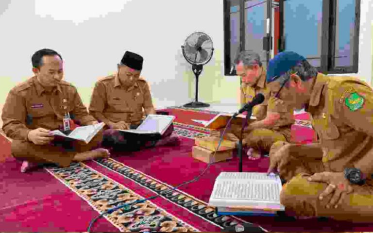 FOTO: Kepala Bappeda Kabupaten Sumenep, Arif Firmanto, bersama jajaran, saat menggelar yasinan rutin setiap Jumat serta tadarus Al-Qur’an di bulan suci Ramadan 1447 H.