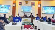 FOTO: Kepala Bappeda Sumenep, Arif Firmanto (tengah), saat menghadiri kegiatan sosial yang digelar Jaringan Media Siber Indonesia (JMSI) Sumenep dalam momentum Ramadan berbagi bersama anak yatim dan janda.