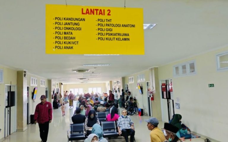 FOTO: Aktifitas pelayanan di lantai II gedung Poli Terpadu RSUD dr. H. Moh Anwar Sumenep. (Ist/wartazone.com)