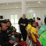 FOTO: Tim MH Said Abdullah, saat menyerahkan bantuan sosial berupa paket sembako dan tali asih kepada ratusan pengemudi ojek online (ojol) di Kabupaten Sumenep, Jumat (20/3/2026).