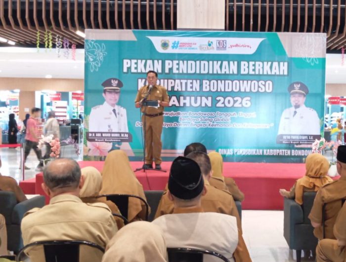 FOTO: Kepala Dinas Pendidikan Bondowoso, Taufan Restuato saat menyampaikan sambutan Pekan Pendidikan BERKAH. (Ist/wartazone.com)