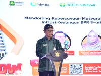 FOTO: BPRS Bhakti Sumekar saat menggelar talkshow bertema “Mendorong Kepercayaan Masyarakat Melalui Inklusi Keuangan BPR Syariah” menghadirkan narasumber dari Lembaga Penjamin Simpanan (LPS) dan Otoritas Jasa Keuangan (OJK) Jawa Timur.