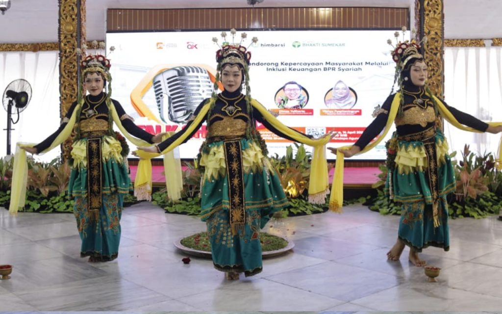 Tari Mowang Sangkal Warnai Talkshow Keuangan Syariah BPRS Bhakti Sumekar, Perkuat Identitas Budaya Sumenep