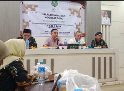 FOTO: Anggota Komisi I DPRD Sumenep, Hairul Anwar, mengkritisi sistem skoring pelaksanaan Pilkades, dalam kegiatan halal bihalal yang digelar Pengurus Persatuan Anggota Badan Permusyawaratan Desa Seluruh Indonesia (PABPDSI) Kabupaten Sumenep. (Ist/wartazone.com)