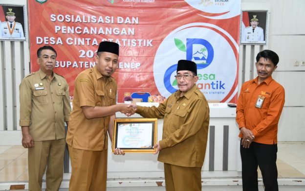 FOTO: Wakil Bupati Sumenep, KH Imam Hasyim, saat menghadiri sosialisasi program Desa Cinta Statistik (Desa Cantik) 2026. (Ist/wartazone.com)