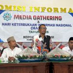 FOTO: Ketua KI Sumenep, Ahmad Rifa’i, saat menyampaikan sambutan dalam media gathering dalam rangka peringatan Hari Keterbukaan Informasi Nasional (HAKIN) 2026, di kantor KI Sumenep. (Panji Agira/wartazone.com)