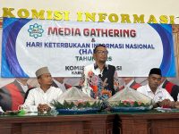 FOTO: Ketua KI Sumenep, Ahmad Rifa’i, saat menyampaikan sambutan dalam media gathering dalam rangka peringatan Hari Keterbukaan Informasi Nasional (HAKIN) 2026, di kantor KI Sumenep. (Panji Agira/wartazone.com)