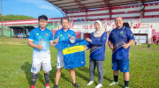 FOTO: Tim RSUD dr. H. Moh. Anwar Sumenep saat menjalani pertandingan sepak bola persahabatan melawan tim BPRS Bhakti Sumekar, di Stadion A. Yani, Sumenep. (Ist/wartazone.com)