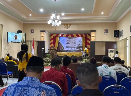 FOTO: LBH Achmad Madani Putra dan Rekan-Rekan menggelar pendidikan dan pelatihan (diklat) paralegal yang digelar di Aula Graha 1 Universitas Wiraraja, pada 22-24 Mei 2026. (Panji Agira/wartazone.com)