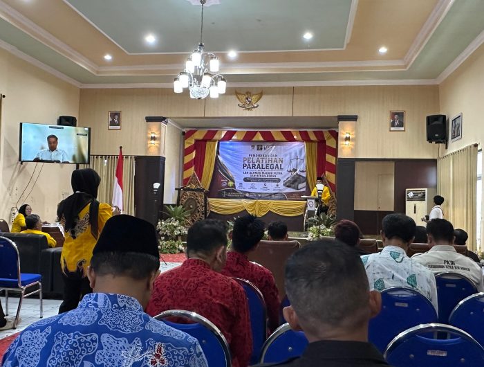 FOTO: LBH Achmad Madani Putra dan Rekan-Rekan menggelar pendidikan dan pelatihan (diklat) paralegal yang digelar di Aula Graha 1 Universitas Wiraraja, pada 22-24 Mei 2026. (Panji Agira/wartazone.com)