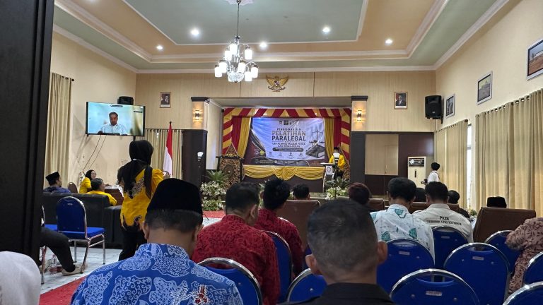 FOTO: LBH Achmad Madani Putra dan Rekan-Rekan menggelar pendidikan dan pelatihan (diklat) paralegal yang digelar di Aula Graha 1 Universitas Wiraraja, pada 22-24 Mei 2026. (Panji Agira/wartazone.com)