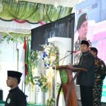 FOTO: Bupati Sumenep, Achmad Fauzi Wongsojudo, saat menyampaikan sambutan pelantikan pengurus PCNU Sumenep, di Pondok Pesantren Al-Karimiyah, Sabtu (16/5/2026). (Ist/wartazone.com)