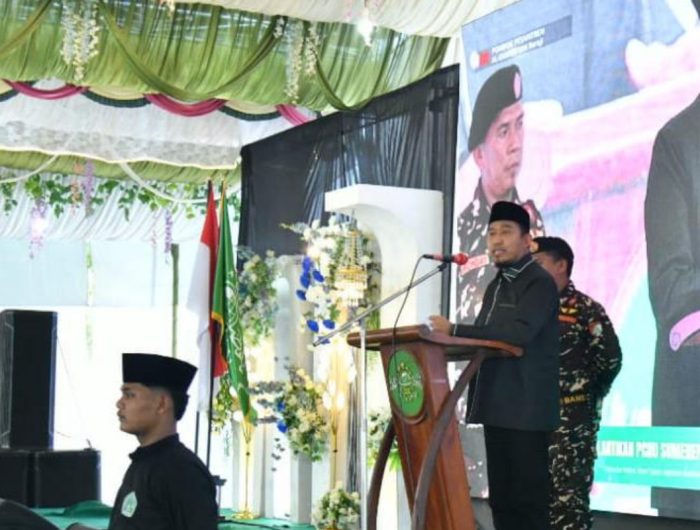 FOTO: Bupati Sumenep, Achmad Fauzi Wongsojudo, saat menyampaikan sambutan pelantikan pengurus PCNU Sumenep, di Pondok Pesantren Al-Karimiyah, Sabtu (16/5/2026). (Ist/wartazone.com)