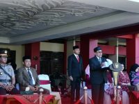 FOTO: Wakil Bupati Sumenep KH. Imam Hasyim menghadiri upacara peringatan Hari Pendidikan Nasional dan Hari Kebangkitan Nasional, di lingkungan Kantor Bupati Sumenep, Rabu (20/5/2026).