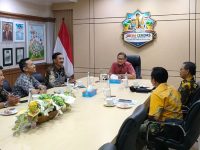FOTO: Pengurus Jaringan Media Siber Indonesia (JMSI) Jawa Timur saat audiensi dengan Kepala Dinas Pendidikan Jawa Timur, Kamis (28/5/2026).