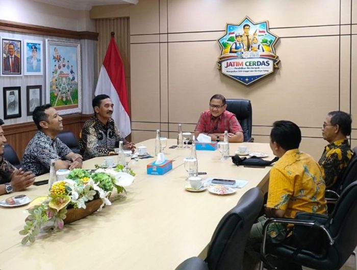 FOTO: Pengurus Jaringan Media Siber Indonesia (JMSI) Jawa Timur saat audiensi dengan Kepala Dinas Pendidikan Jawa Timur, Kamis (28/5/2026).