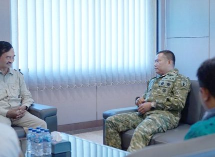 FOTO: Ketua JMSI Jatim, Syaiful Anam bersama jajaran pengurus saat bersilaturahim ke Komandan Korem 084/Bhaskara Jaya, Brigjen TNI Kohir. (Ist/wartazone.com)