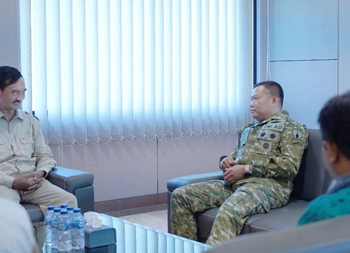 FOTO: Ketua JMSI Jatim, Syaiful Anam bersama jajaran pengurus saat bersilaturahim ke Komandan Korem 084/Bhaskara Jaya, Brigjen TNI Kohir. (Ist/wartazone.com)