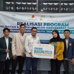 FOTO: Perwakilan mahasiswa asal Kepulauan Sapeken dan Raas menerima Beasiswa Pelita secara simbolis, program kolaborasi antara SKK Migas dan Kangean Energy Indonesia (KEI). (Ist/wartazone.com)