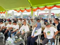 FOTO: Kegiatan penanaman pohon sebagai bentuk komitmen bersama terhadap pelestarian lingkungan antara manajemen Medco Energi dan Pemkab Pamekasan, pada Hari Lingkungan Hidup Sedunia, di Stadion Gelora Madura Ratu Pamelingan. Jumat (5/6/2026).