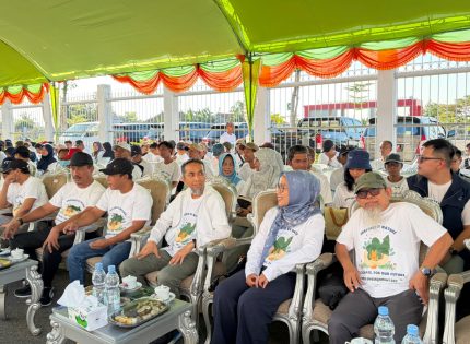 FOTO: Kegiatan penanaman pohon sebagai bentuk komitmen bersama terhadap pelestarian lingkungan antara manajemen Medco Energi dan Pemkab Pamekasan, pada Hari Lingkungan Hidup Sedunia, di Stadion Gelora Madura Ratu Pamelingan. Jumat (5/6/2026).