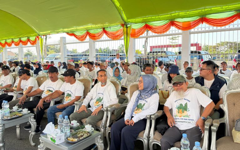 FOTO: Kegiatan penanaman pohon sebagai bentuk komitmen bersama terhadap pelestarian lingkungan antara manajemen Medco Energi dan Pemkab Pamekasan, pada Hari Lingkungan Hidup Sedunia, di Stadion Gelora Madura Ratu Pamelingan. Jumat (5/6/2026).