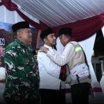 FOTO: Bupati Sumenep, Achmad Fauzi Wongsojudo, saat penyambutan kepulangan jemaah haji asal Kabupaten Sumenep. (Ist/wartazone.com)