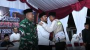 FOTO: Bupati Sumenep, Achmad Fauzi Wongsojudo, saat penyambutan kepulangan jemaah haji asal Kabupaten Sumenep. (Ist/wartazone.com)
