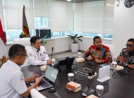 FOTO: Bupati Sumenep Achmad Fauzi Wongsojudo bersama jajaran saat bertemu dengan Direktorat Jenderal Penguatan Daya Saing Produk Kelautan dan Perikanan KKP RI di Jakarta, Kamis (18/6/2026).